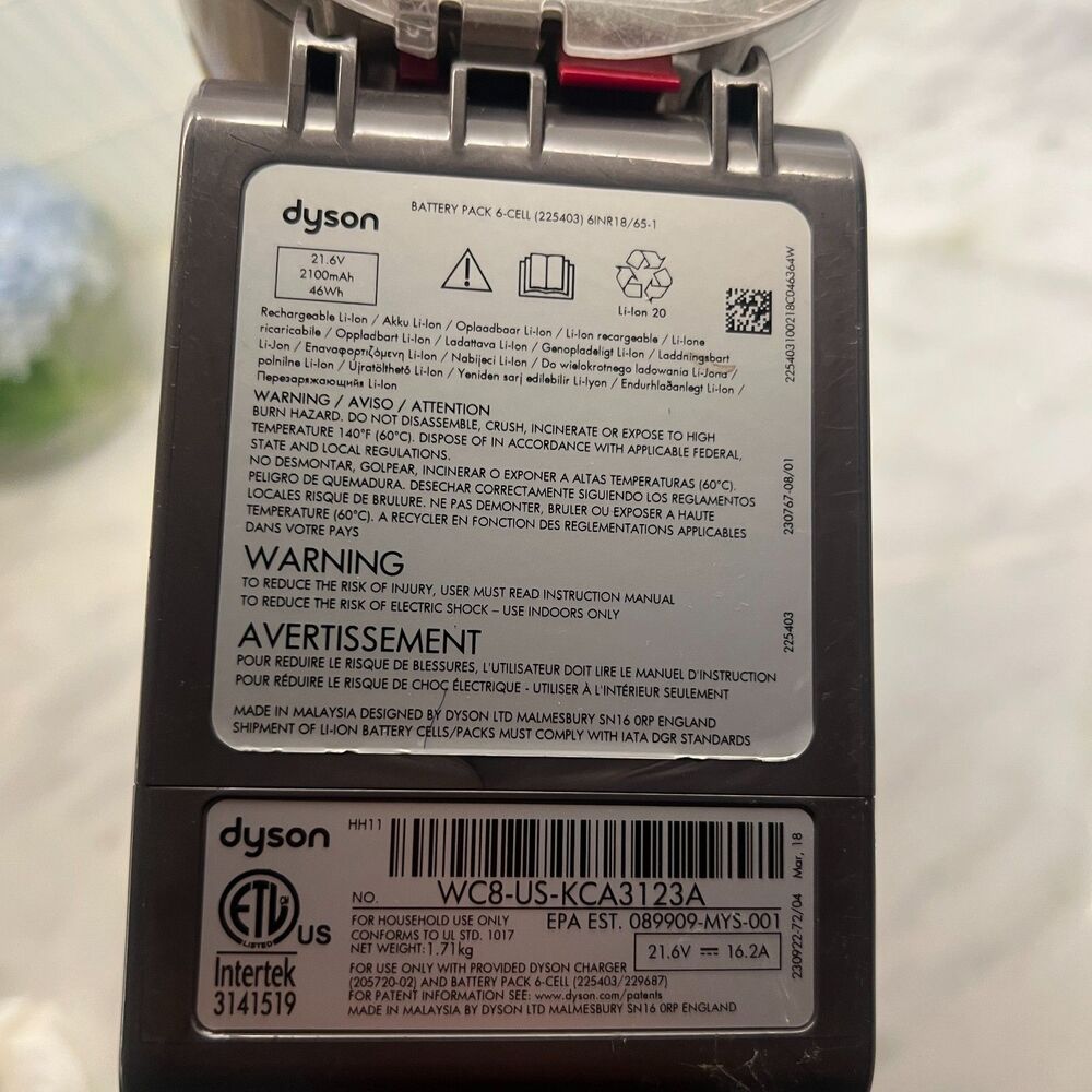 Dyson V7 Trigger SV11 Handheld Cordless Vacuum Battery + Tool AS-IS Untested Rea - Picture 6 of 9